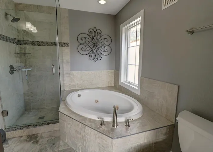 2 Bedrooms Apartment *